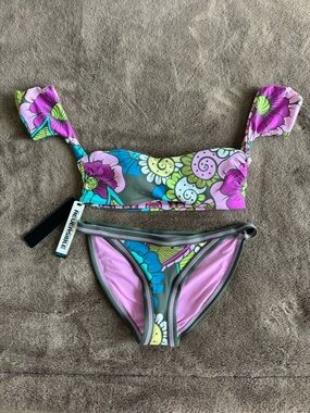 New with tag Wave Life Floral Print Bikini Set with Purple Accents Size XS
